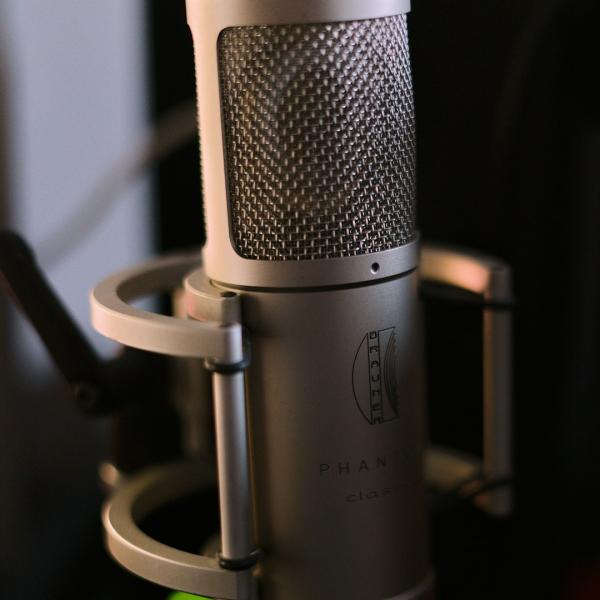 Large-Diaphragm Condenser Mic